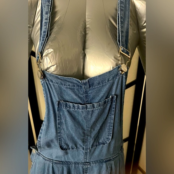 EUC - Never Worn-Jean Wide Leg Over-Alls - Size Medium- (See Measurement Pics) - Picture 3 of 13